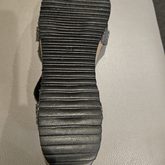 ERIC MICHAEL SIZE 39 US 8.5/9 Nadia Black Cobra Print Piel Natural Wedge Sandal - Picture 5 of 14